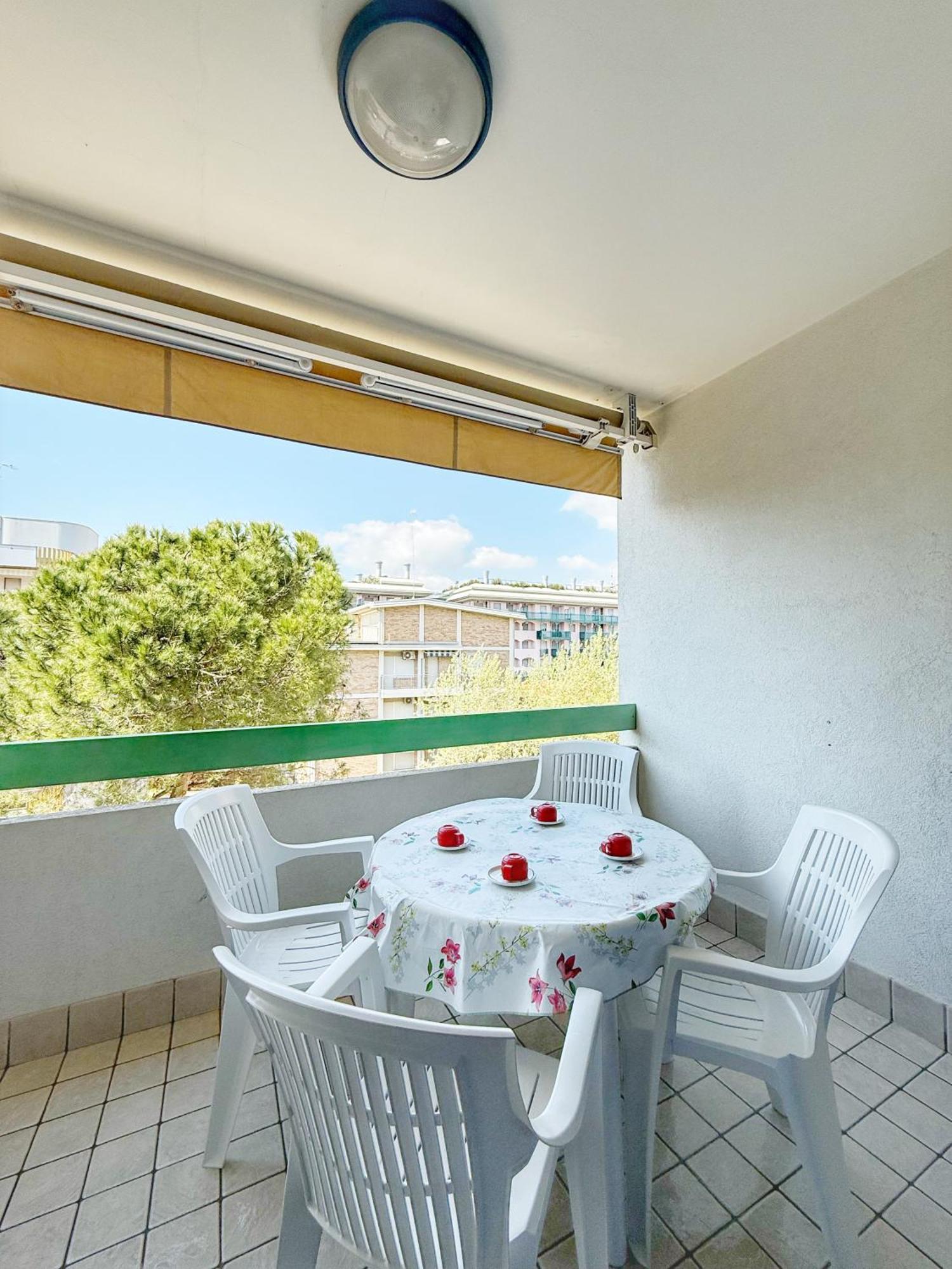 Grazioso N 61 A 100 Mt Dal Mare